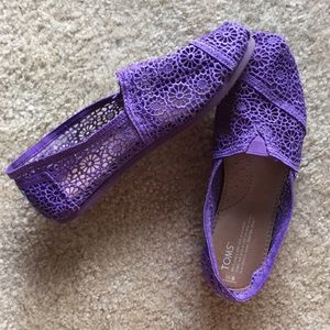 Purple lace toms